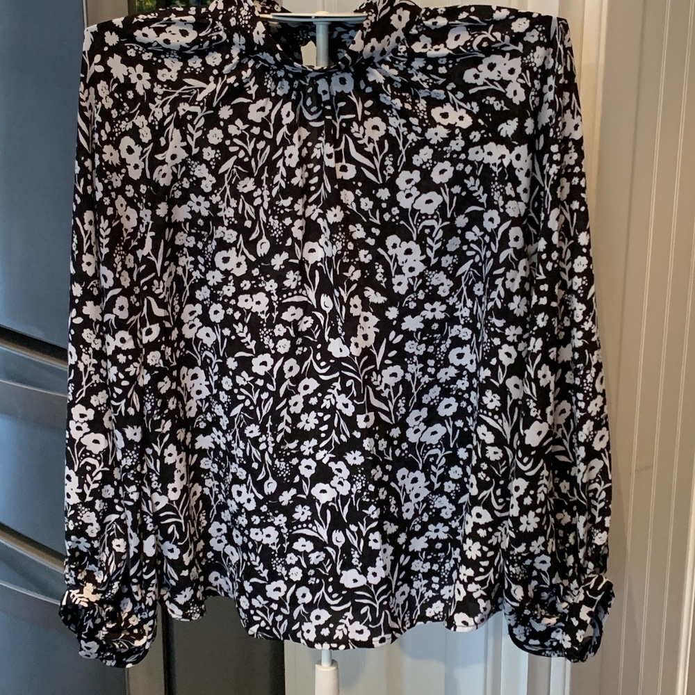 Banana Republic high neck balloon sleeve blouse. Worn 1x perfect condition